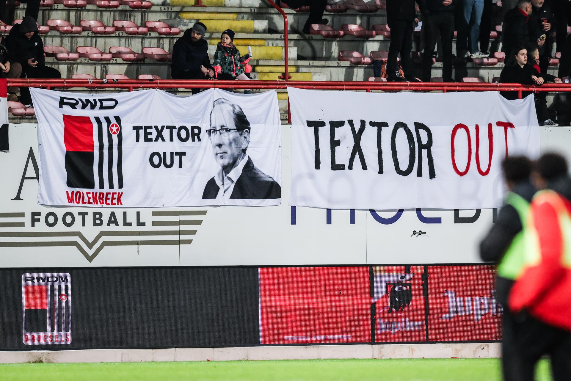 this picture shows a banner concerning RWDM owner John Textor prior to a soccer game between RWDM Brussels and Patro Eisden Maasmechelen, Saturday 24 January 2026 in Brussels, on day 21 (out of 30) of the 2025-2026 'Challenger Pro League' 1B second division of the Belgian championship. BELGA PHOTO BRUNO FAHY
