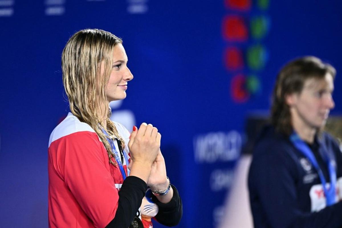 Gold medallist Canada's swimmer Summer Mcintosh celebrates on the podium of the women's 400m freestyle swimming event during the 2025 World Aquatics Championships in Singapore on July 27, 2025.  MANAN VATSYAYANA / AFP