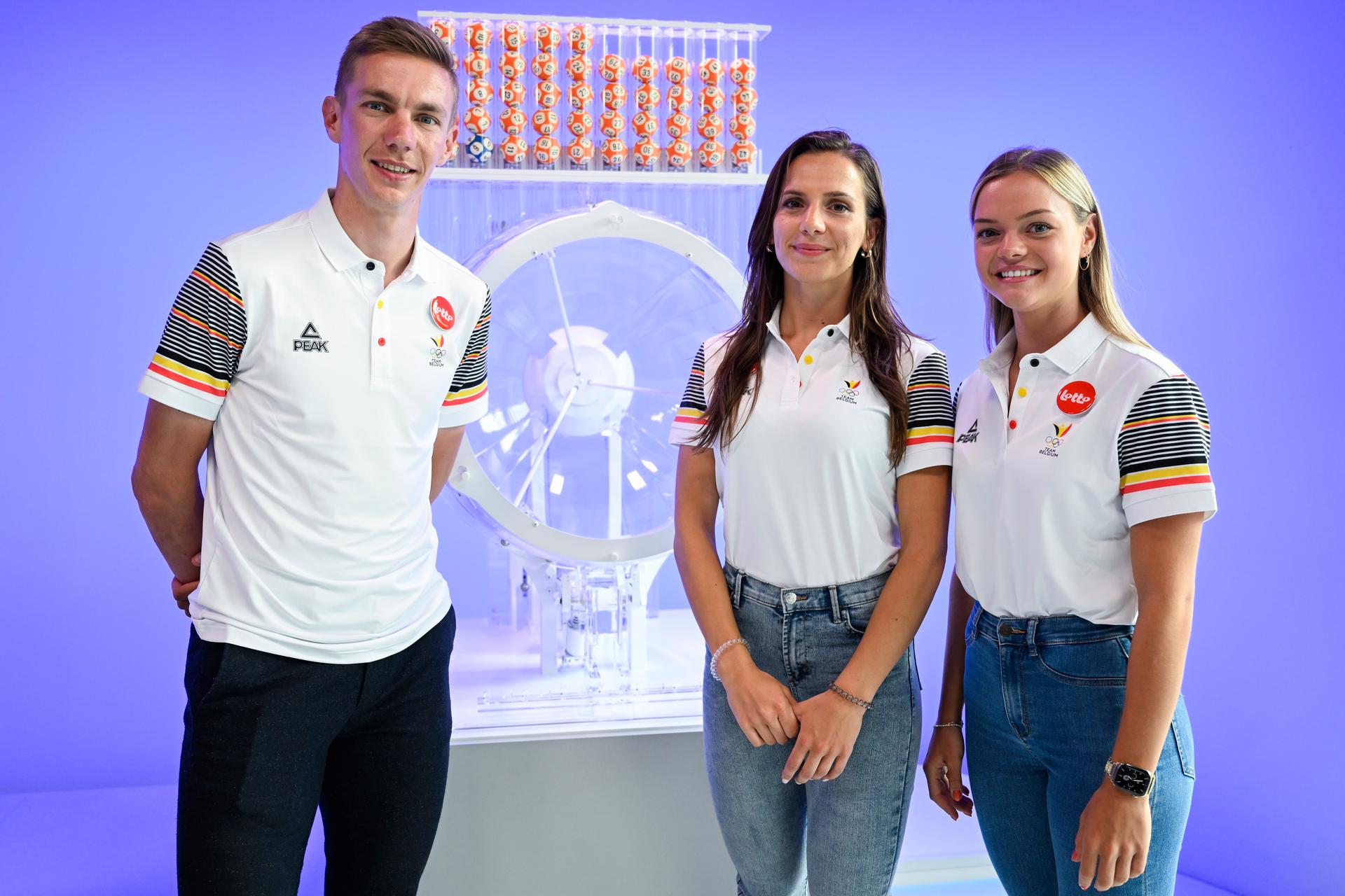 *** FOCUS COVERAGE REQUESTED TO BELGA *** Belgian speed skater Bart Swings, Belgian shorttrack skater Hanne Desmet and Belgian figure skater Loena Hendrickx pictured during an event to honor three Belgian athletes who exceeded all expectations during the Olympic winter games in Beijing and receive a premium offered by the National Lottery for their exceptional performance during the Winter Olympics of 2022 in Beijing, %datatext in Brussels. BELGA PHOTO LAURIE DIEFFEMBACQ