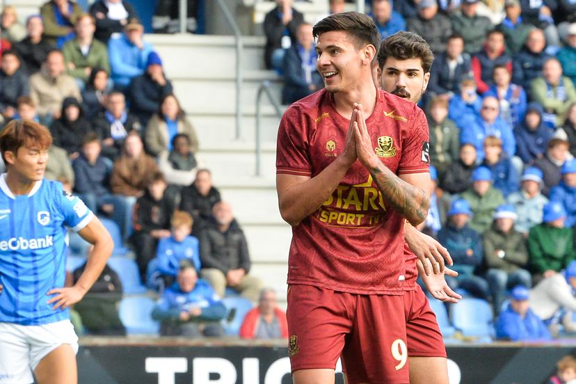 Dender's David Toshevski looks dejected during a soccer match between KRC Genk and FCV Dender EH, Sunday 05 October 2025 in Genk, a game of day 10 of the 2025-2026 'Jupiler Pro League' first division of the Belgian championship. BELGA PHOTO JILL DELSAUX