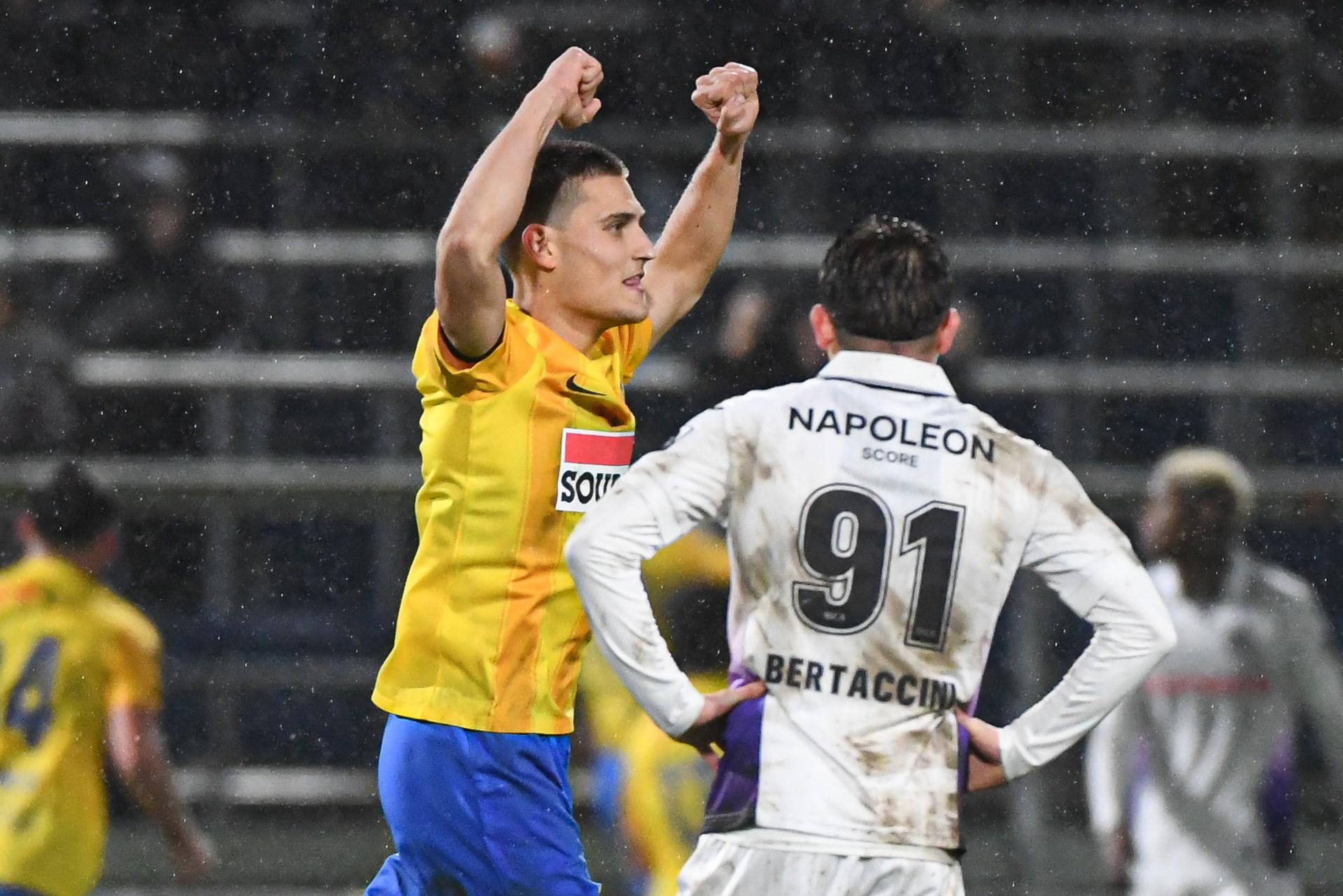 Westerlo's Amando Lapage celebrates during a soccer match between KVC Westerlo and RSC Anderlecht, Sunday 07 December 2025 in Westerlo, on day 17 of the 2025-2026 'Jupiler Pro League' first division of the Belgian championship. BELGA PHOTO JILL DELSAUX