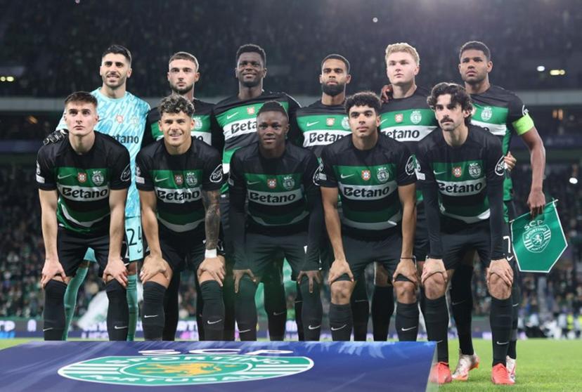 Sporting's players pose prior the UEFA Champions League knockout phase play-off football match between Sporting CP and BVB Borussia Dortmund at Alvalade stadium in Lisbon on February 11, 2025.  FILIPE AMORIM / AFP