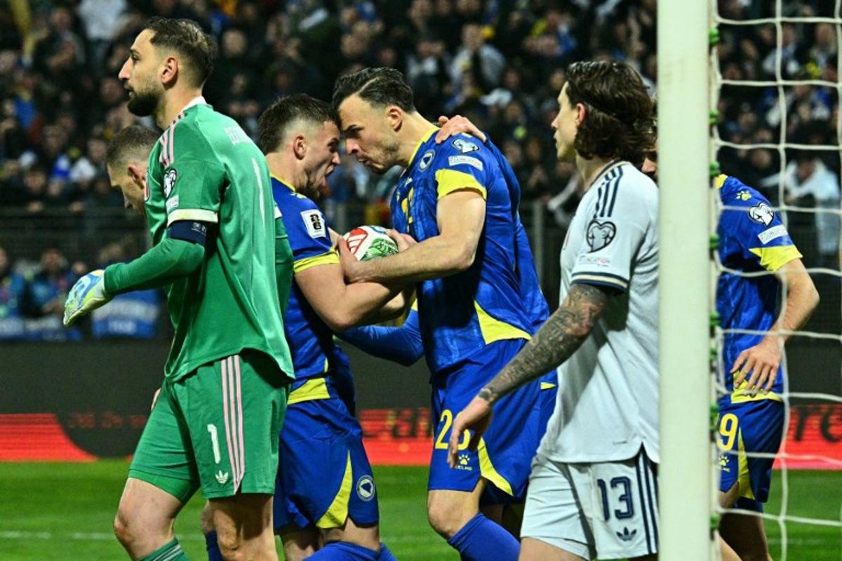 Bosnia-Herzegovina's forward #23 Haris Tabakovic (C) celebrates with teammates after scoring during the FIFA World Cup 2026 European qualification final football match between Bosnia-Herzegovina and Italy at the Bilino-Polje stadium in Zenica on March 31, 2026.   Elvis BARUKCIC / AFP
