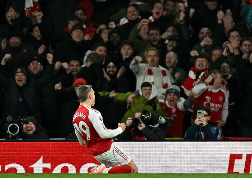 Arsenal's Belgian midfielder #19 Leandro Trossard celebrates scoring the opening goal during the English Premier League football match between Arsenal and Tottenham Hotspur at the Emirates Stadium in London on November 23, 2025.   Ben STANSALL / AFP