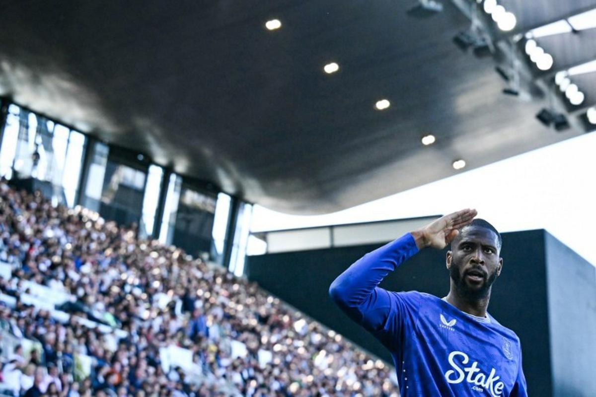Everton's Portuguese striker #14 Beto celebrates after scoring his team third goal during the English Premier League football match between Fulham and Everton at Craven Cottage in London on May 10, 2025.  Ben STANSALL / AFP