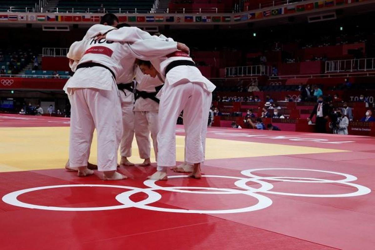 Team Russia celebrates the victory over Mongolia at the end of their judo mixed team's quarterfinal match during the Tokyo 2020 Olympic Games at the Nippon Budokan in Tokyo on July 31, 2021.  Jack GUEZ / AFP