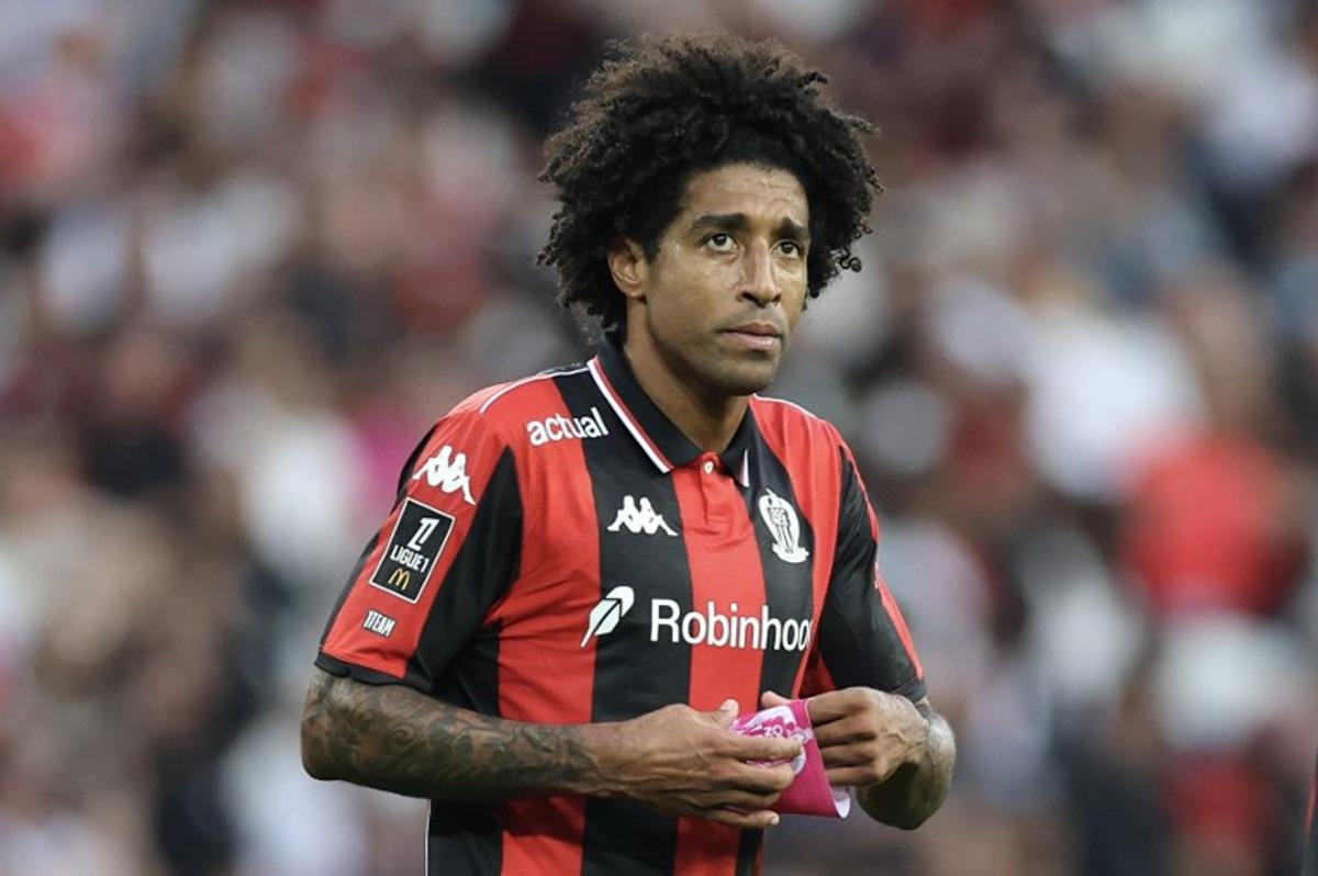 Nice's Brazilian defender #04 Dante leaves the field during the French L1 football match between OGC Nice and Olympique Lyonnais at the Allianz Riviera Stadium in Nice, south-eastern France on October 18, 2025.  Valery HACHE / AFP