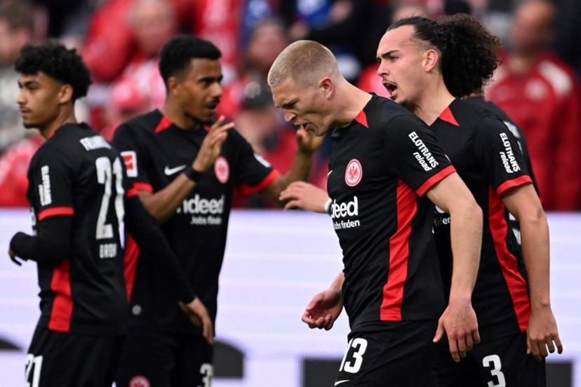 Frankfurt's Danish defender #13 Rasmus Kristensen (C) celebrates scoring the opening goal with his teammates during the German first division Bundesliga football match between 1 FSV Mainz 05 and Eintracht Frankfurt in Mainz, western Germany on May 4, 2025.  Kirill KUDRYAVTSEV / AFP