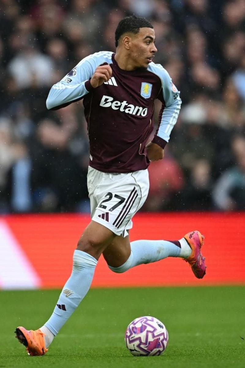 Aston Villa's English midfielder #27 Morgan Rogers runs with the ball during the English Premier League football match between Aston Villa and Manchester City at Villa Park in Birmingham, central England on October 26, 2025.  JUSTIN TALLIS / AFP