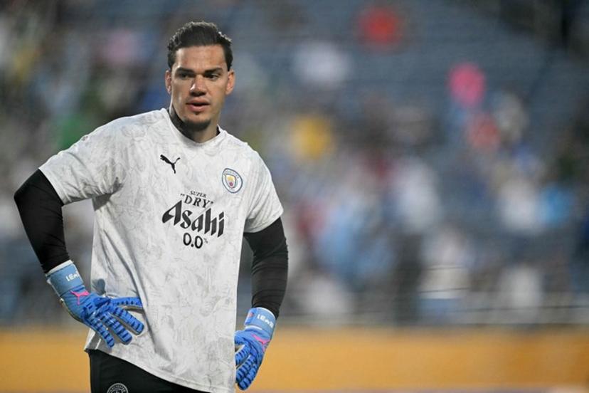 Manchester City's Brazilian goalkeeper #31 Ederson gestures during the warmup ahead of the FIFA Club World Cup 2025 round of 16 football match between England's Manchester City and Saudi's Al-Hilal at the Camping World stadium in Orlando on June 30, 2025.  PATRICIA DE MELO MOREIRA / AFP