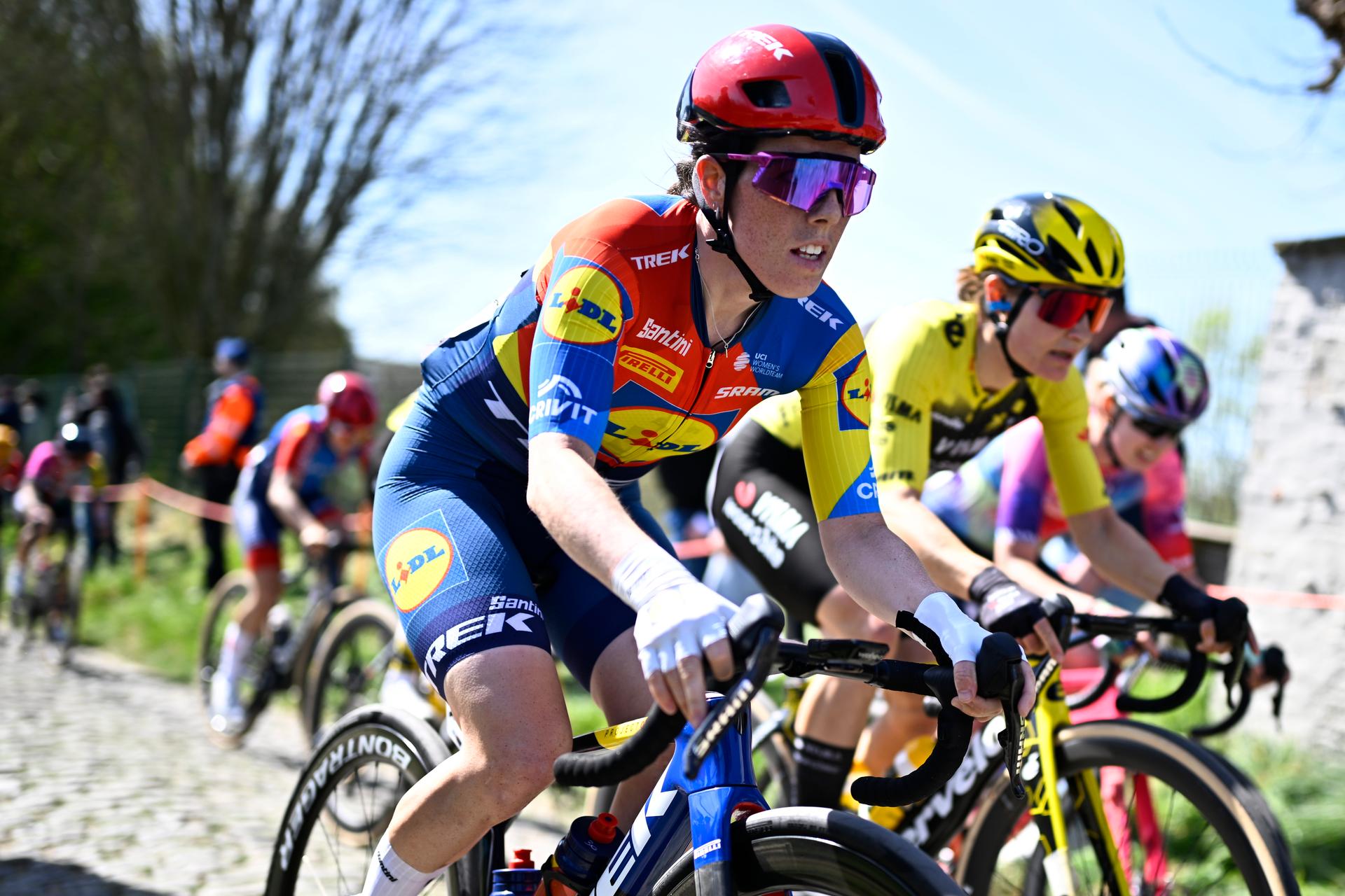 British Anna Henderson of Lidl-Trek and Dutch Marianne Vos of Team Visma-Lease a Bike pictured in action during the women's race of the 'Ronde van Vlaanderen/ Tour des Flandres/ Tour of Flanders' one day cycling race, 168,8k with start and finish in Oudenaarde, Sunday 06 April 2025. BELGA PHOTO JASPER JACOBS