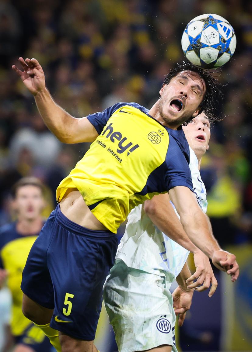 Union's Kevin Mac Allister and Inter's Pio Esposito fight for the ball during a soccer game between Belgian Royale Union Saint-Gilloise and Italian Internazionale Milano, Tuesday 21 October 2025 in Brussels, on the third day of the League phase of the UEFA Champions League tournament. BELGA PHOTO VIRGINIE LEFOUR