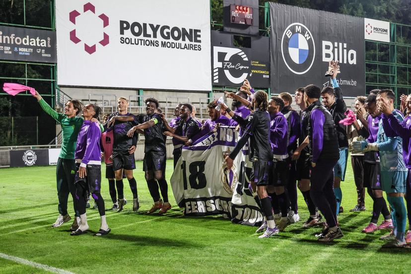 Beerschot's players celebrate after winning a soccer game between Royal Excelsior Virton (1st Amateur) and Beerschot VA, in Virton, Friday 05 September 2025, on Day 7 of the Croky Cup 2025-2026. BELGA PHOTO BRUNO FAHY