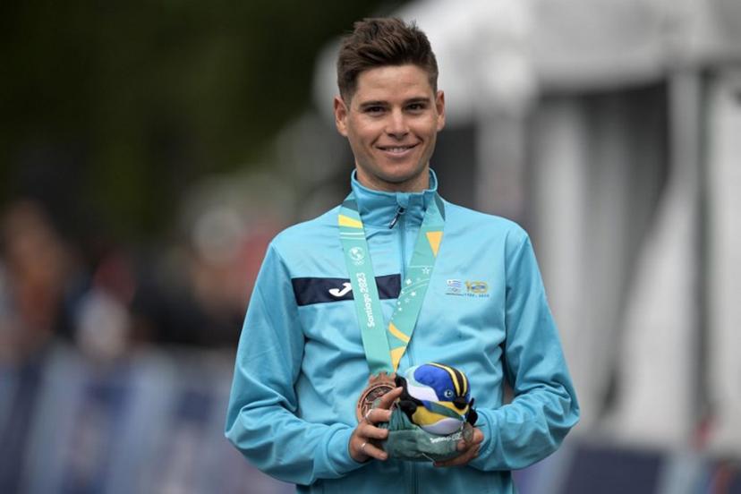 Uruguay's Antonio Eric Fagundez stands on the podium with his bronze medal in the cycling men's road race final during the Pan American Games Santiago 2023 in Santiago on October 29, 2023.  ERNESTO BENAVIDES / AFP