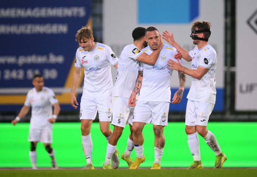 Lokeren's Radja Nainggolan celebrates after scoring during a soccer match between RWD Molenbeek and KSC Lokeren-Temse, Sunday 27 April 2025 in Brussels, a semi-final second leg game in the Promotion Play-off of the 2024-2025 'Challenger Pro League' 1B second division of the Belgian championship. BELGA PHOTO JOHN THYS