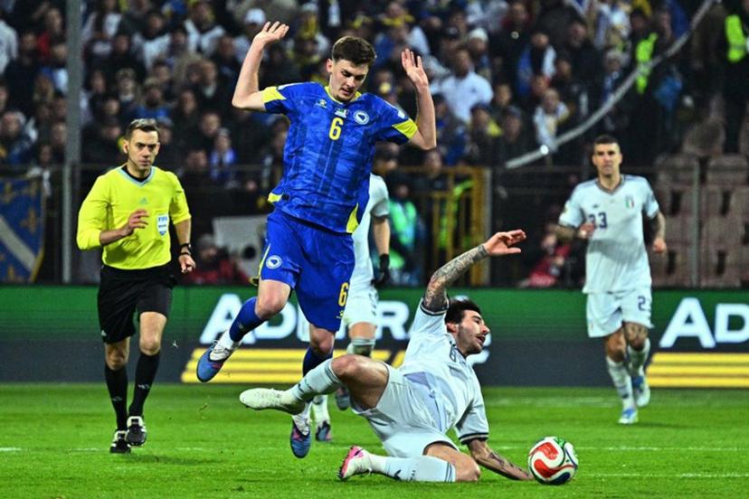 Bosnia-Herzegovina's midfielder #06 Benjamin Tahirovic (L) fights for the ball with Italy's midfielder #08 Sandro Tonali during the FIFA World Cup 2026 European qualification final football match between Bosnia-Herzegovina and Italy at the Bilino-Polje stadium in Zenica on March 31, 2026.   Elvis BARUKCIC / AFP