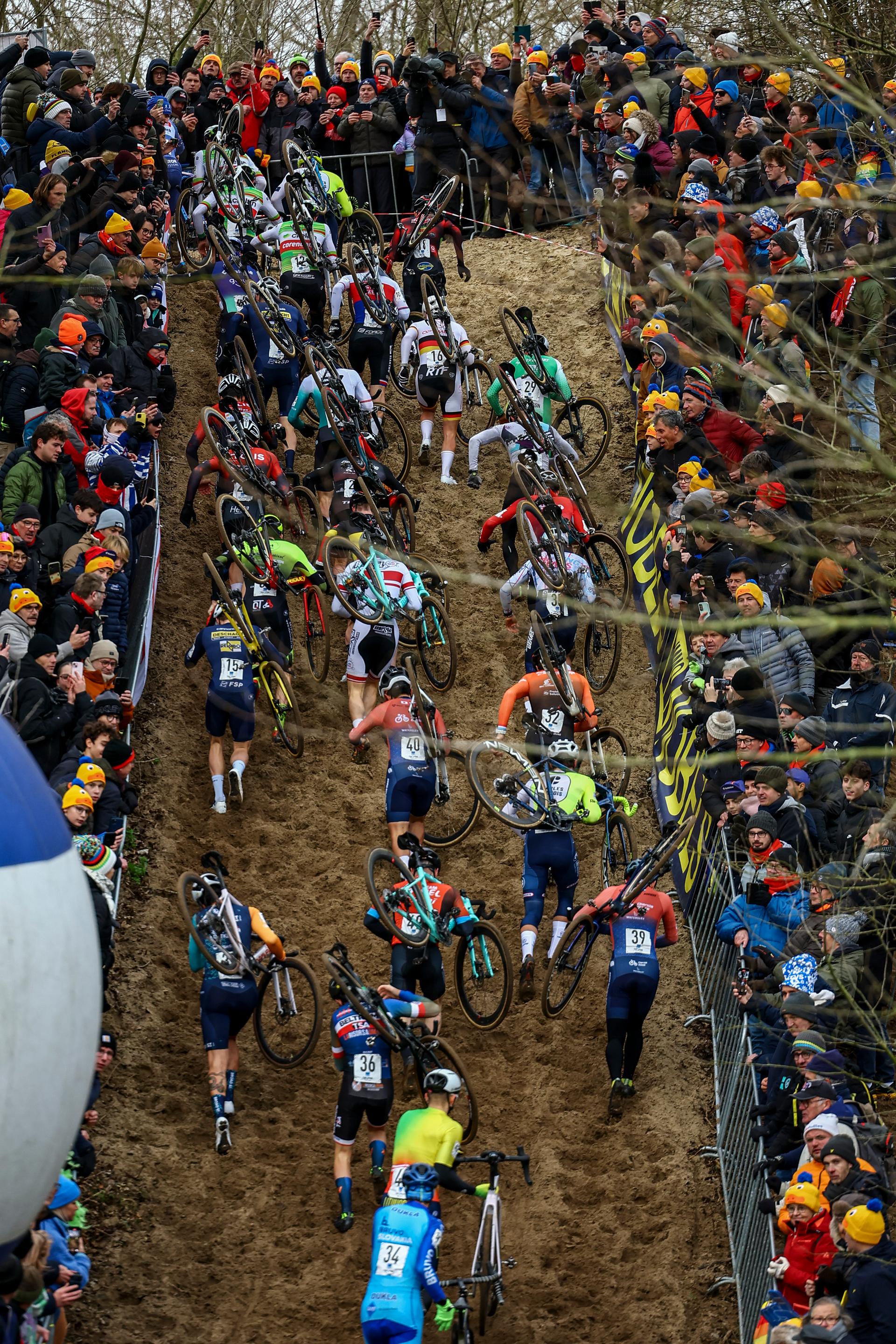 illustration pictured of the peloton taken during the men's elite race of the 'Duinencross' cyclocross cycling event on Friday 03 January 2025 in Koksijde, stage 6/8 in the X2O Badkamers 'Trofee Veldrijden' competition. BELGA PHOTO DAVID PINTENS