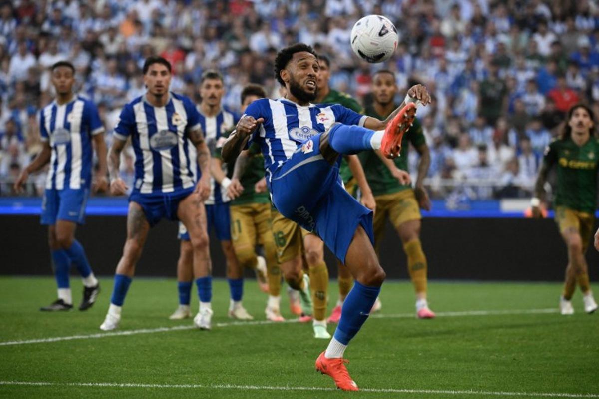 Deportivo La Coruna's Gabonese forward #07 Pierre-Emerick Aubameyang controls the ball during the Spanish league football match between RC Deportivo de la Coruna Real and Betis at Municipal de Riazor Stadium in A Coruna on September 20, 2026.  Miguel RIOPA / AFP