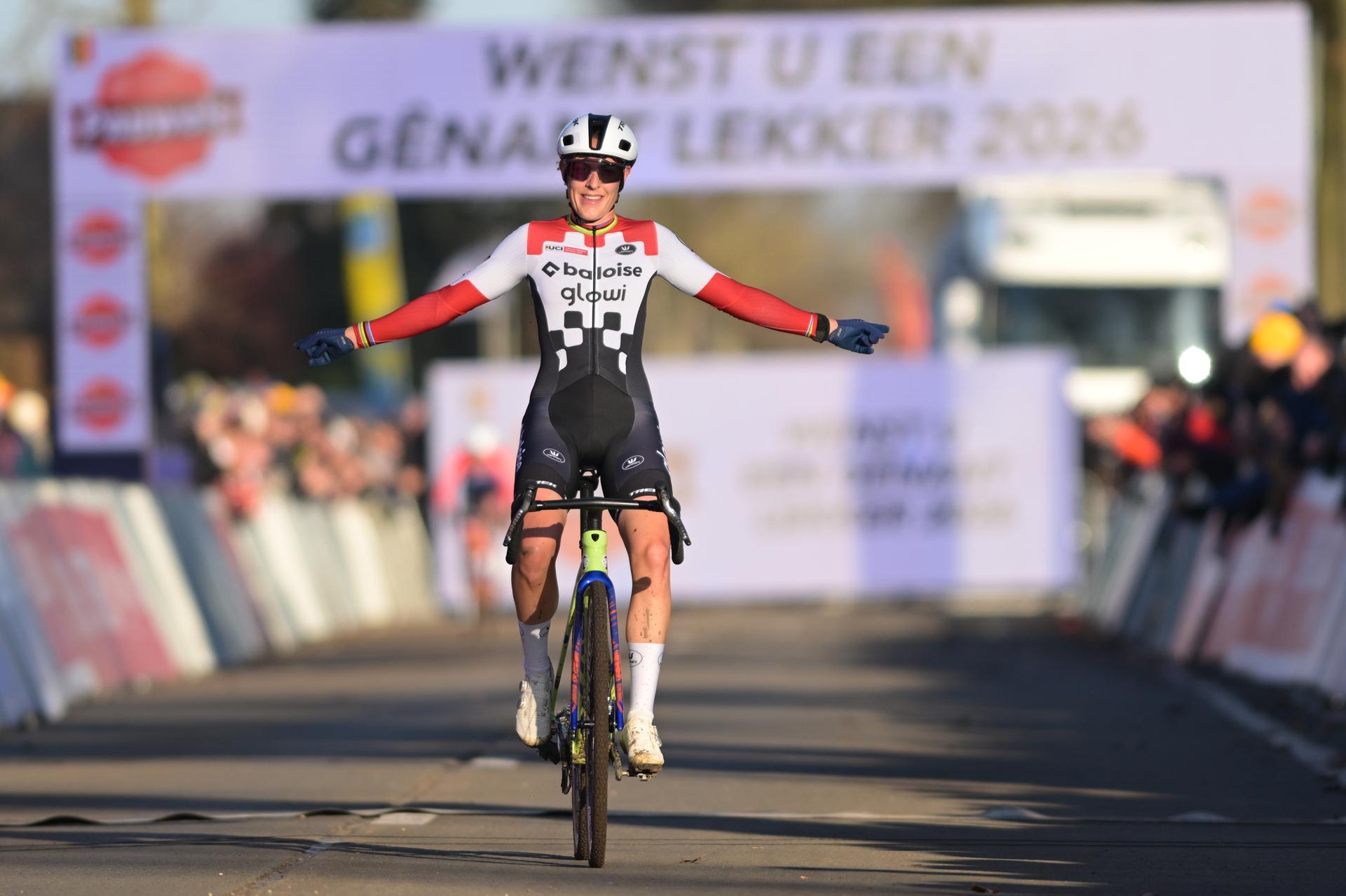 Dutch Lucinda Brand celebrates on the finish line of the women's elite race at the World Cup cyclocross cycling event in Dendermonde, Belgium, stage 8 (out of 12) of the UCI World Cup cyclocross competition, Sunday 28 December 2025. BELGA PHOTO DAVID PINTENS