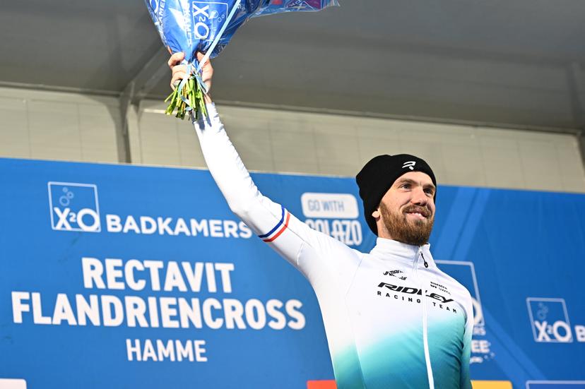 Dutch Joris Nieuwenhuis pictured on the podium after the men elite race of the 'Flandriencross' cyclocross cycling event, stage 3/8 in the 'X20 Badkamers Trofee' competition, Sunday 16 November 2025 in Hamme. BELGA PHOTO DAVID PINTENS