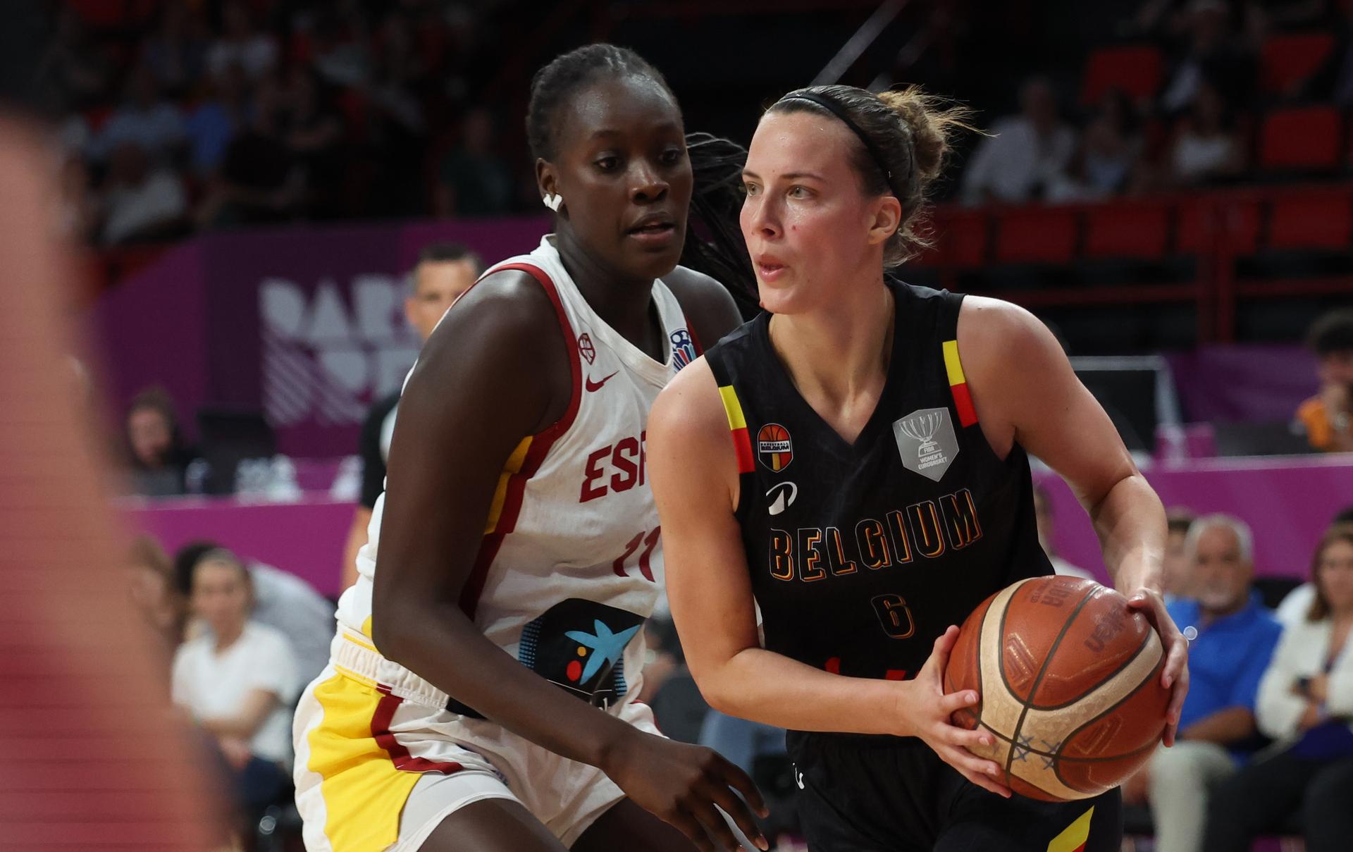 Spain's Awa Fam and Belgium's Antonia Delaere fight for the ball during a basketball match between Spain and Belgian national team 'the Belgian Cats' on Sunday 29 June 2025 in Piraeus, Greece, the final of the FIBA Women's EuroBasket 2025. BELGA PHOTO VIRGINIE LEFOUR