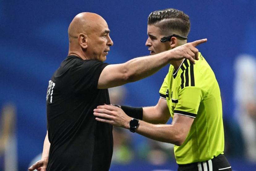 Egypt's head coach Hossam Hassan speaks with French referee Francois Letexier during the 2026 World Cup round of 16 football match between Argentina and Egypt at Atlanta Stadium in Atlanta on July 7, 2026.   ROBERTO SCHMIDT / AFP