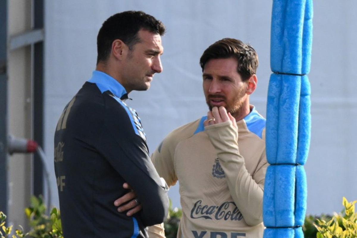 Argentina's head coach Lionel Scaloni (L) and forward Lionel Messi (R) speak during a training session in Ezeiza, Buenos Aires province, Argentina on June 3, 2025, ahead of the FIFA World Cup 2026 qualifier football match against Chile on June 5 at the National Stadium in Santiago.  LUIS ROBAYO / AFP