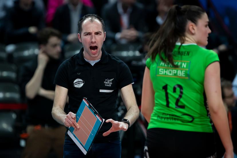 Oostende's head coach Frederik De Veylder pictured during the match between Asterix Avo Beveren and Hermes Oostende, the final match in the women Belgian volleyball cup competition, Sunday 16 February 2020 in Merksem, Antwerp. BELGA PHOTO KRISTOF VAN ACCOM