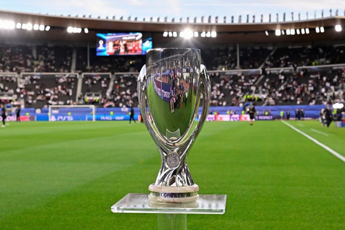 The Super Cup trophy is on display prior to the UEFA Super Cup football match between Real Madrid vs Eintracht Frankfurt in Helsinki, on August 10, 2022.  JAVIER SORIANO / AFP