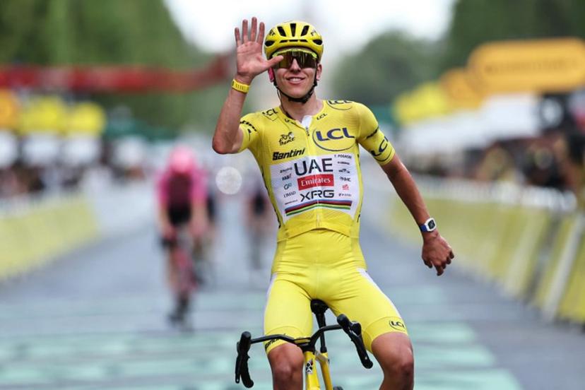 UAE Team Emirates - XRG's Slovenian rider Tadej Pogacar celebrates his overall victory as he crosses the finish line of the 21st stage of the 113th edition of the Tour de France cycling race, 88,7 km starting and finishing in Paris, on July 26, 2026.  Anne-Christine POUJOULAT / AFP
