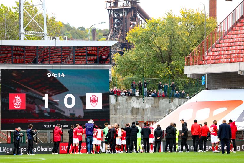 Standard's players celebrate after winning the last part of the soccer match between Standard de Liege and Royal Antwerp FC, Monday 20 October 2025 in Liege, on day 11 of the 2025-2026 'Jupiler Pro League' first division of the Belgian championship. The match was stopped a few minutes before the end on Friday due to misconduct by supporters. BELGA PHOTO BRUNO FAHY