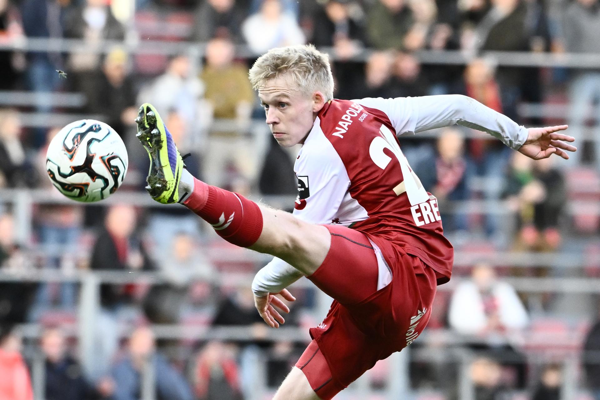 Essevee's Jeppe Erenbjerg pictured in action during a soccer match between SV Zulte Waregem and Royale Union Saint-Gilloise, Saturday 01 November 2025 in Waregem, on day 13 of the 2025-2026 'Jupiler Pro League' first division of the Belgian championship. BELGA PHOTO MAARTEN STRAETEMANS