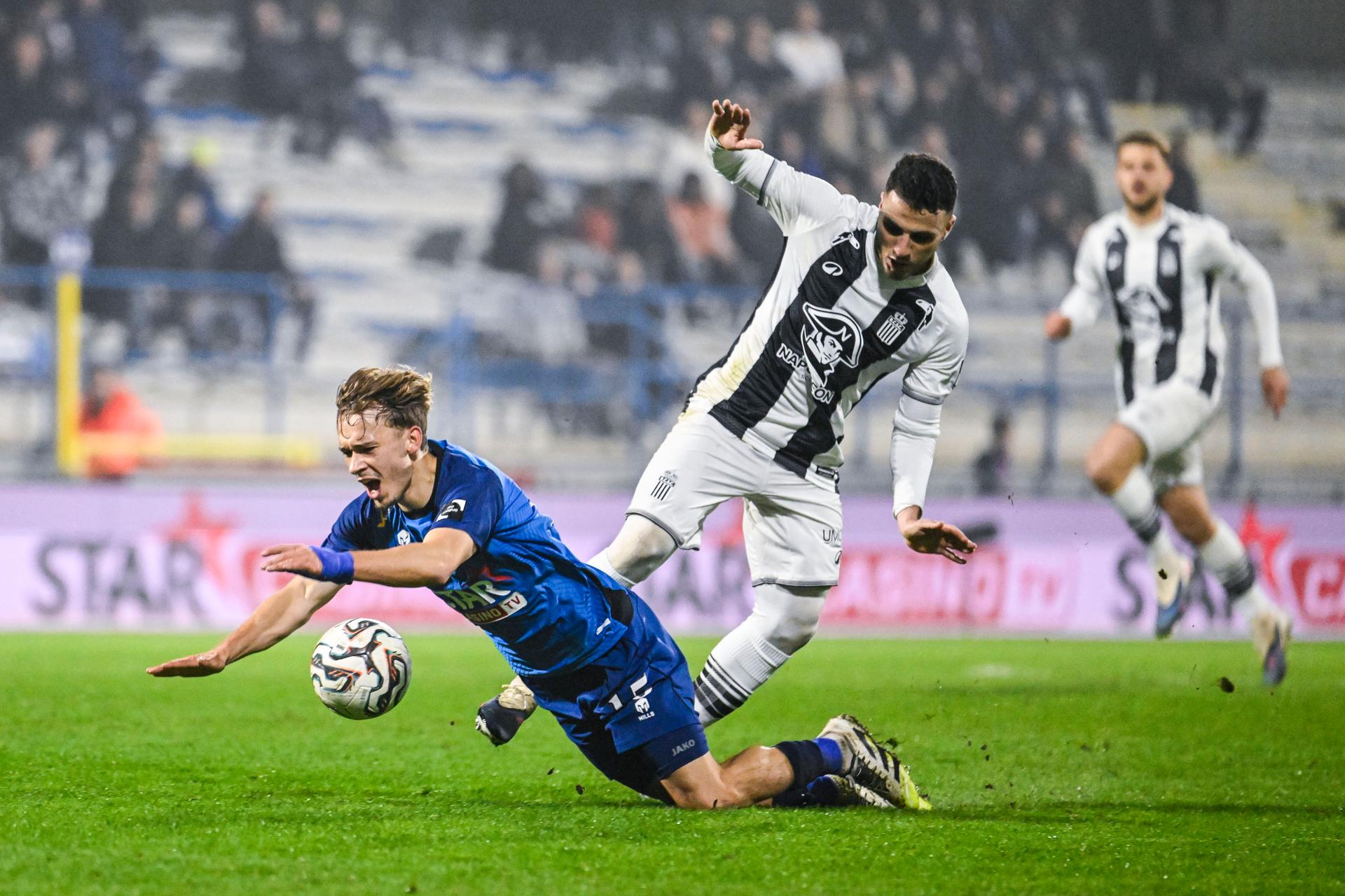 Dender's Jerzy Krzysztof Koton and Charleroi's Yacine Titraoui pictured in action during a soccer match between FCV Dender EH and Sporting Charleroi, Saturday 07 March 2026 in Denderleeuw, on day 28 of the 2025-2026 'Jupiler Pro League' first division of the Belgian championship. BELGA PHOTO TOM GOYVAERTS