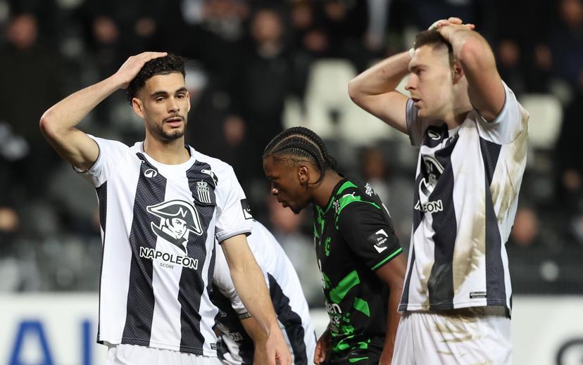 Charleroi's Kevin Van Den Kerkhof and Charleroi's Aurelien Scheidler look dejected during a soccer match between Sporting Charleroi and Cercle Brugge, Saturday 07 February 2026 in Charleroi, on day 24 of the 2025-2026 'Jupiler Pro League' first division of the Belgian championship. BELGA PHOTO VIRGINIE LEFOUR