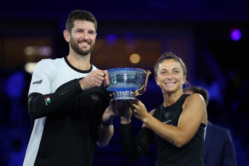 Italy's Andrea Vavassori (L) and Sara Errani celebrate with the trophy after winning their mixed doubles final tennis match against Norway's Casper Ruud and Poland's Iga Swiatek at the US Open tennis tournament at the USTA Billie Jean King National Tennis Center in New York City, on August 20, 2025.  Timothy A. CLARY / AFP