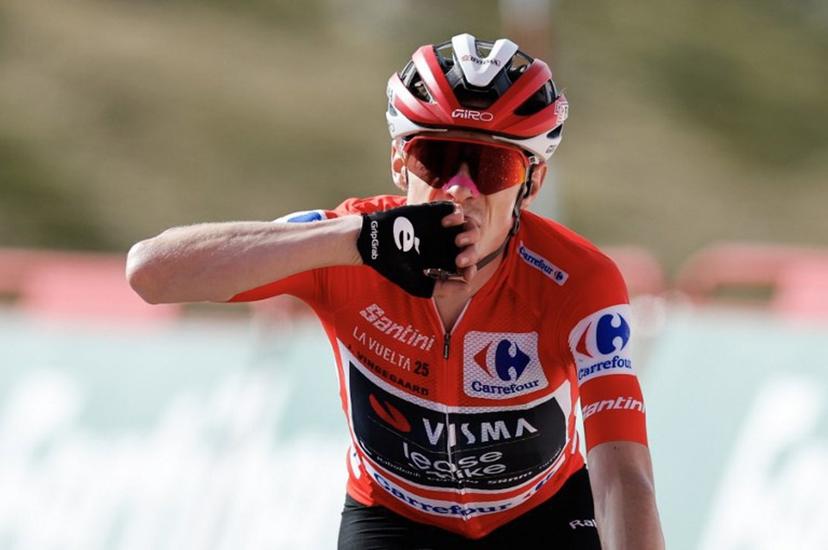Overall leader team Visma-Lease a bike's Danish rider Jonas Vingegaard celebrates winning the 20th stage of the Vuelta a Espana 2025, a 156 km race between Robledo de Chavela and Bola del Mundo, near Navacerrada, on September 13, 2025.    Oscar DEL POZO / AFP