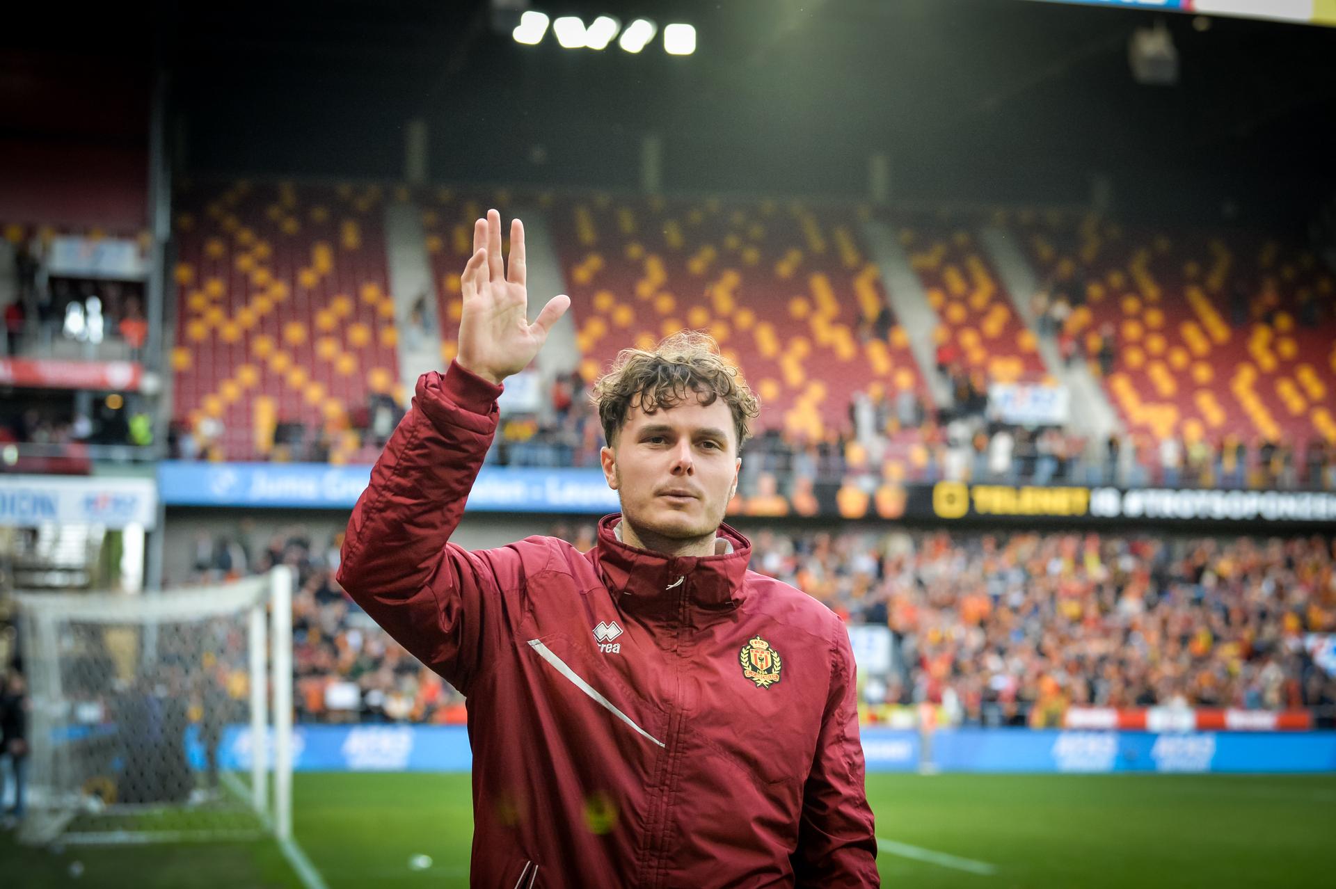 Mechelen's Zinho Vanheusden greets the public after a soccer match between KV Mechelen and Beerschot VA, Sunday 24 November 2024 in Mechelen, on day 15 of the 2024-2025 season of the 'Jupiler Pro League' first division of the Belgian championship. BELGA PHOTO JILL DELSAUX