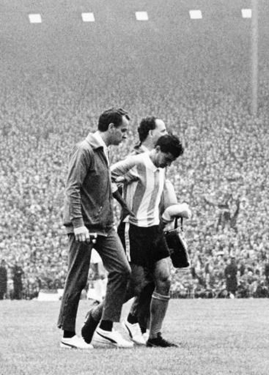 Argentinian national soccer team captain and midfielder Antonio Rattin bows his head as he walked off the field after being sent off by German referee Rudolf Kreitlein 23 July 1966 at Wembley stadium in London during the World Cup quarterfinal match between England and Argentina. English forward Geoff Hurst scored the winning goal in the second half as England beat Argentina 1-0.   AFP PHOTO