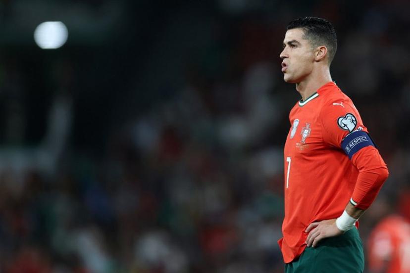 Portugal's forward #07 Cristiano Ronaldo gestures during the 2026 World Cup qualifiers Europe zone group F football match between Portugal and Hungary at Jose Alvalade stadium in Lisbon on October 14, 2025.  PATRICIA DE MELO MOREIRA / AFP