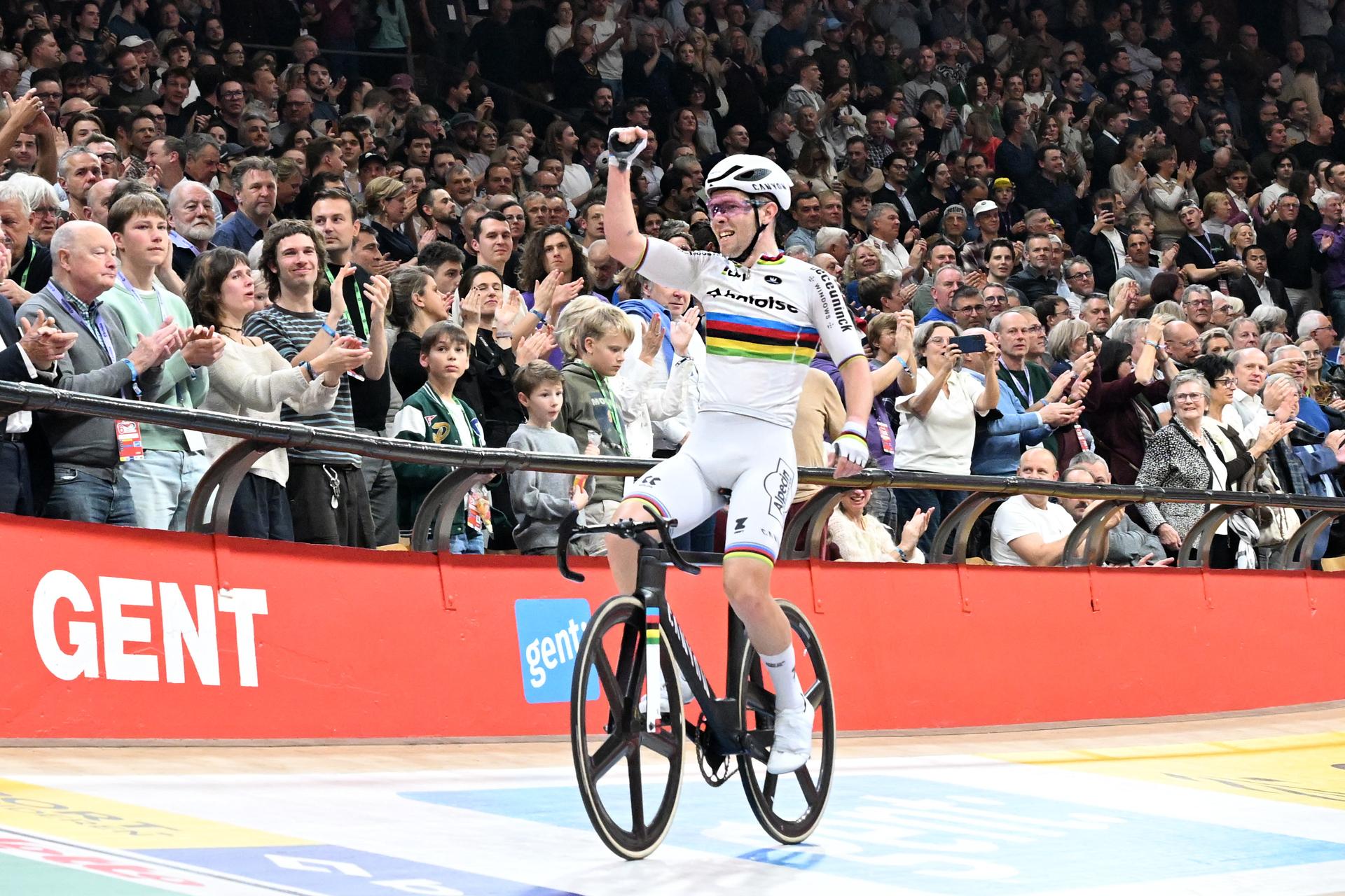 Belgian Fabio Van Den Bossche celebrates after winning the last day of the Zesdaagse Vlaanderen-Gent six-day indoor track cycling event at the indoor cycling arena 't Kuipke, Sunday 23 November 2025, in Gent. BELGA PHOTO MAARTEN STRAETEMANS