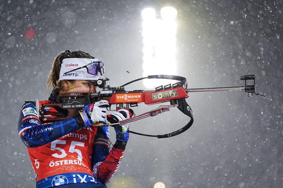 France's Gilonne Guigonnat is pictured during the zeroing ahead the women's 7,5 km sprint event of the IBU Biathlon World Cup in Oestersund, Sweden on December 5, 2025.  Bjorn LARSSON ROSVALL / TT News Agency / AFP