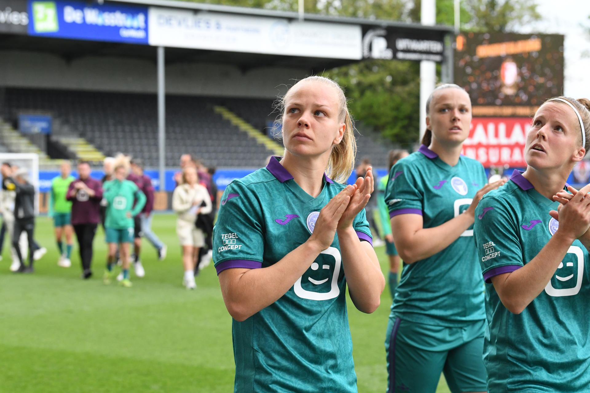 Anderlecht's players react as they lost a soccer match between RSC Anderlecht and Standard Femina de Liege, the final of the Belgian Cup, in Heverlee, Monday 21 April 2025. BELGA PHOTO JILL DELSAUX