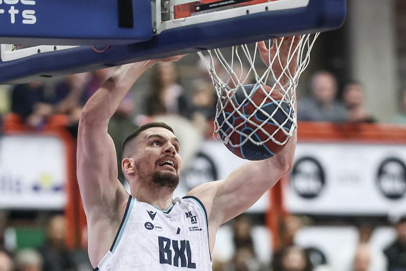 Brussels' Tonko Vuko scores a dunk during a basketball match between Brussels Basketball and Spirou Charleroi, Friday 14 November 2025 in Brussels, on day 8 of the 'BNXT League' Belgian/ Dutch first division basket championship. BELGA PHOTO BRUNO FAHY