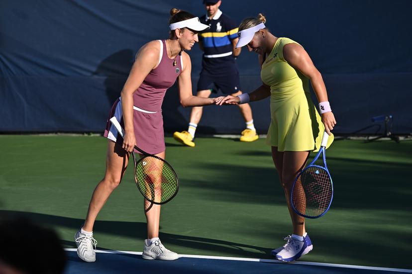 Elise Mertens of Belgium and Diana Shnaider (in yellow) of Russia tap as they play against Hanne Vandewinkel of Belgium and Daria Snigur of Ukraine during the Women's doubles Round 1 of the 2026 US Open Tennis Championship, USTA Billie Jean King National Tennis Center in Flushing Meadow-Corona Park, in the Queens borough of New York, NY, September 4, 2026. (Photo by Anthony Behar/Sipa USA) BELGA PHOTO BENELUX ONLY