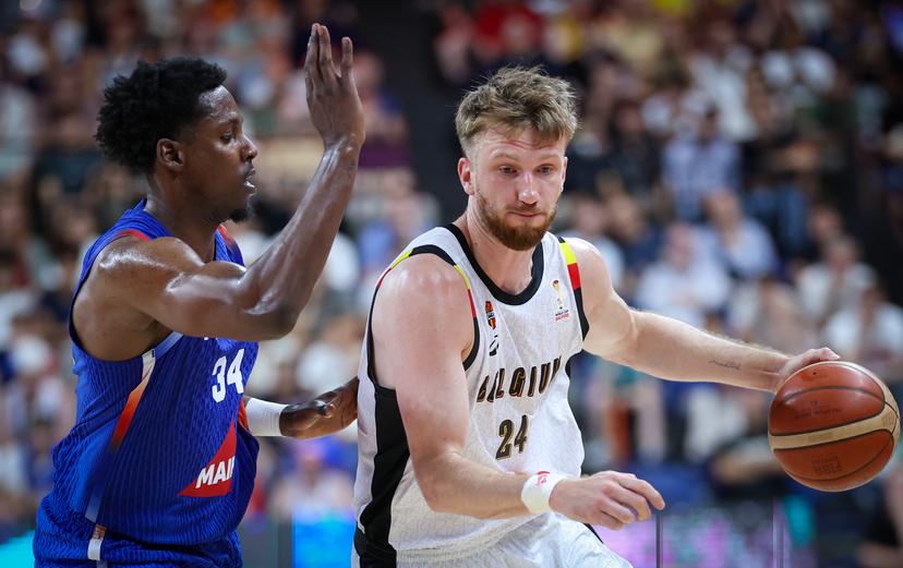 French Jaylen Hoard and Belgium's Andy van Vliet fight for the ball during a basketball match between Belgian national team Belgian Lions and France, Friday 03 July 2026 in Antwerp, qualifier 5/6 for the men's 2027 FIBA World Championships. BELGA PHOTO VIRGINIE LEFOUR