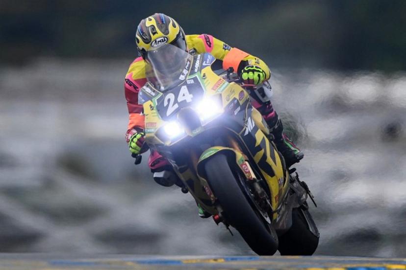 Kawasaki ZX 10R Formula EWC Belgian rider N°24 Loris Cresson competes during the 48th Le Mans 24-hours endurance moto race, in Le Mans, northwestern France, on April 20, 2025.  JEAN-FRANCOIS MONIER / AFP