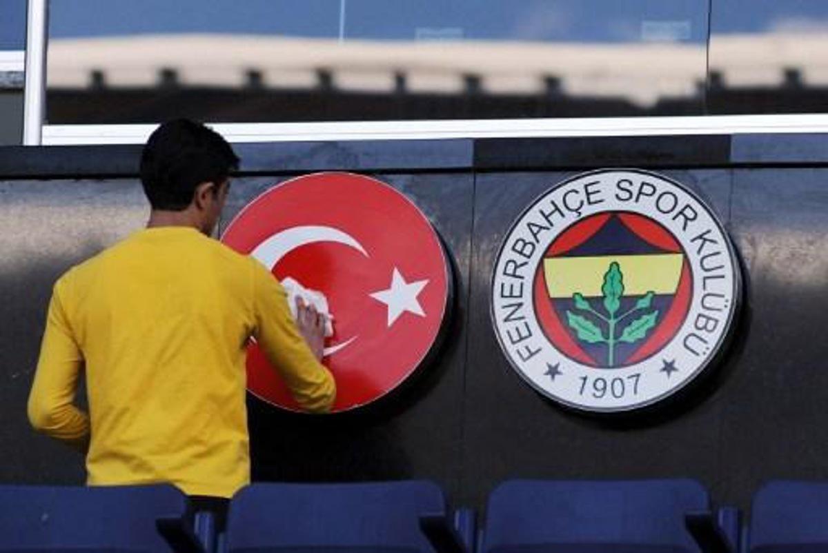 A cleaner works at the Fenerbahce Sukru Saracoglu stadium, on May 8, 2009 in Istanbul. The UEFA Cup 2009 final, between Werder Bremen and FC Shakhtar Donesk, will take place at Fenerbahce Sukru Saracoglu stadium on May 20, 2009. AFP PHOTO / MUSTAFA OZER