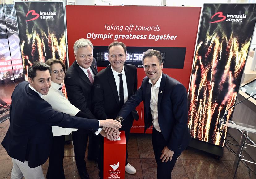 Paralympic Committee managing director Olek Kazimirowski, Paralympic Committee chairwoman Ellen Van Camp, Brussels Airport CEO Arnaud Feist, BOIC - COIB President Jean-Michel Saive and BOIC-COIB's CEO Cedric Van Branteghem pictured during the '100 Days to go to Milano Cortina 2026' event, in anticipation of the upcoming Olympic Winter Games, organized at Brussels airport in Zaventem on Wednesday 29 October 2025. BELGA PHOTO ERIC LALMAND
