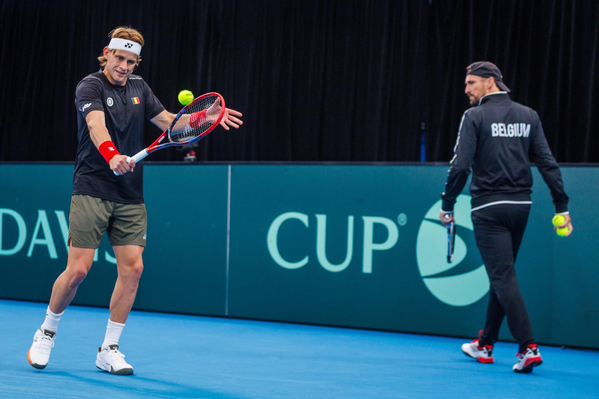 Zizou Bergs and Belgian assistant coach Ruben Bemelmansa pictured during a training practice of the Belgian team, Thursday 11 September 2025, in Ken Rosewall Arena, Sydney, Australia. Belgium will compete this weekend in the second round of the Davis Cup qualifiers against Australia. BELGA PHOTO PATRICK HAMILTON