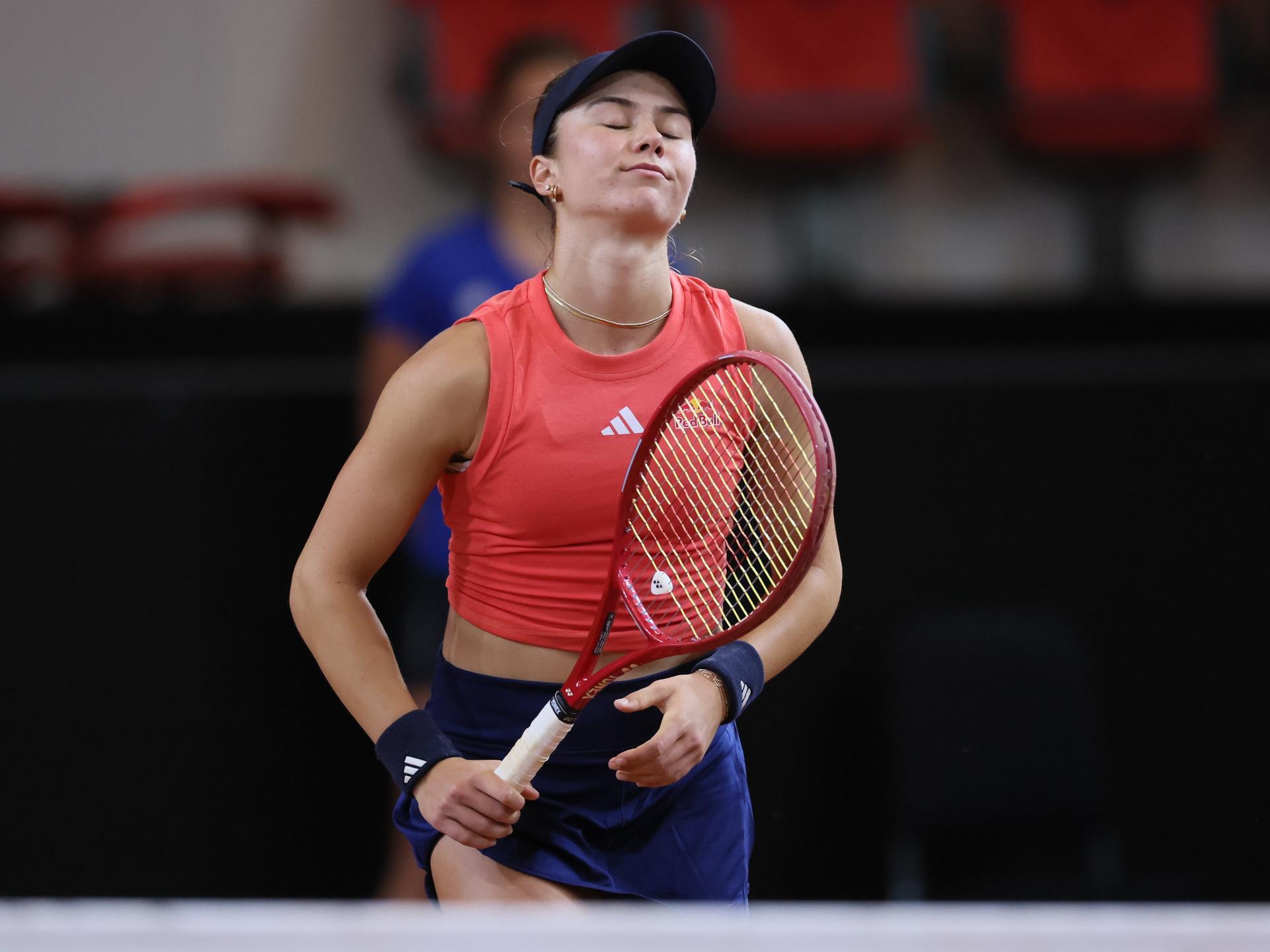 US Iva Jovic reacts during the first game between Belgian Vandewinkel (WTA 94) and US' Jovic (WTA 16) on the first day of tennis matches between Belgium and USA, in the qualifiers of the Billie Jean King Cup tennis, in Oostende, Belgium, on Friday 10 April 2026. The meeting takes place on 10 and 11th April. PHOTO BENOIT DOPPAGNE
